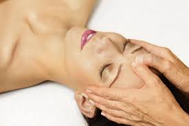 le massage crâne et visage